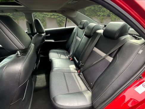 Used 2014 Toyota Camry SE w/ Moonroof Package FWD image 20