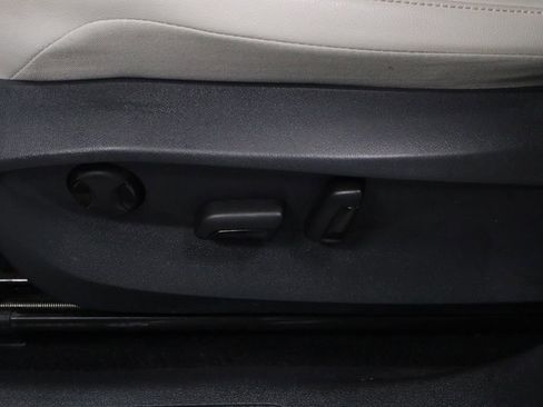 Used 2022 Volkswagen Tiguan SE image 24