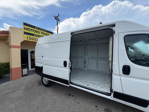 Used 2023 RAM ProMaster 2500 FWD image 8