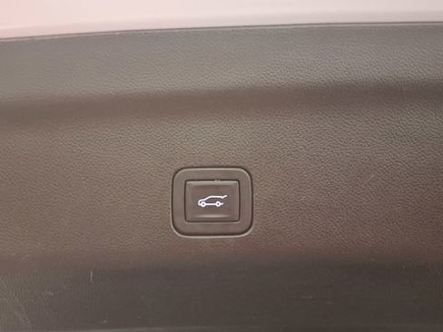 Used 2025 GMC Yukon XL Denali image 15