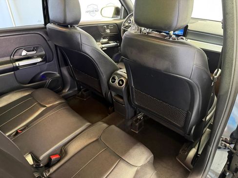 Used 2025 Mercedes-Benz GLB 250 4MATIC image 24