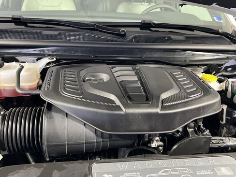 Used 2025 Jeep Wagoneer 4WD image 30