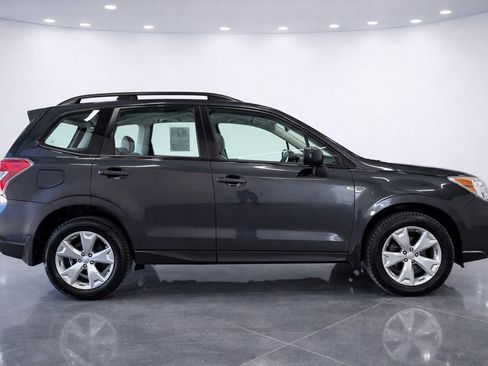 Used 2016 Subaru Forester 2.5i w/ Alloy Wheel Package image 3