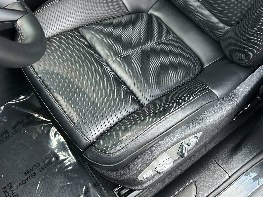 Used 2025 Porsche Macan AWD/4WD image 15