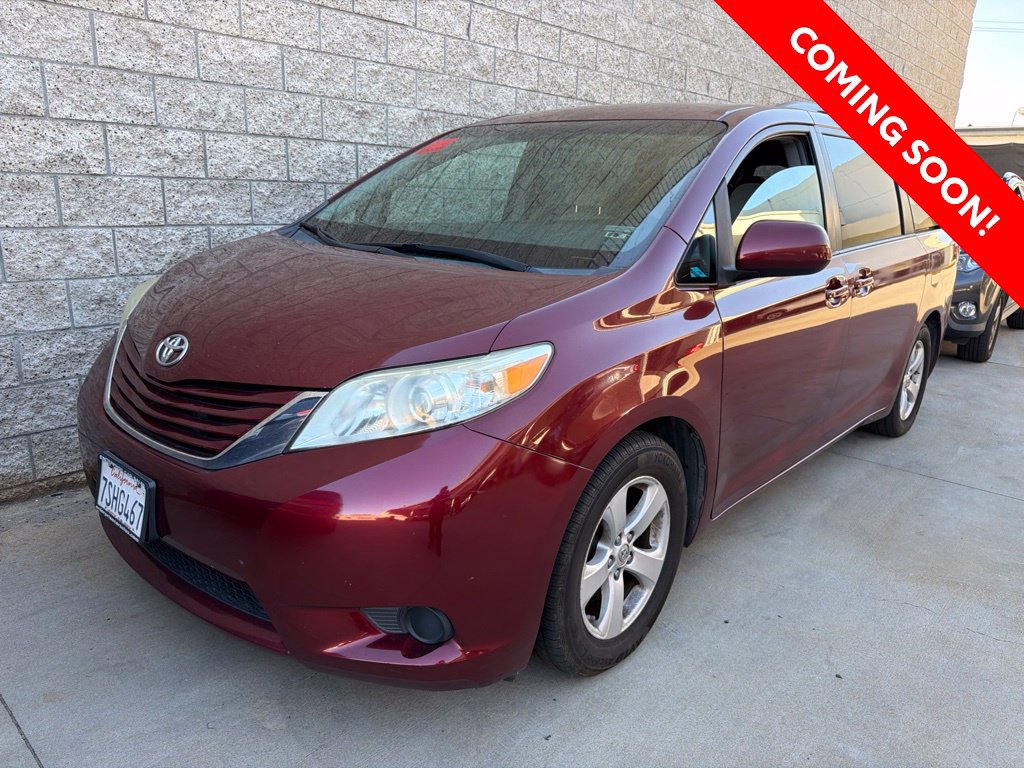 Used 2015 Toyota Sienna LE FWD image 3