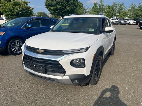 Used 2021 Chevrolet TrailBlazer LT w/ Convenience Package FWD image 3