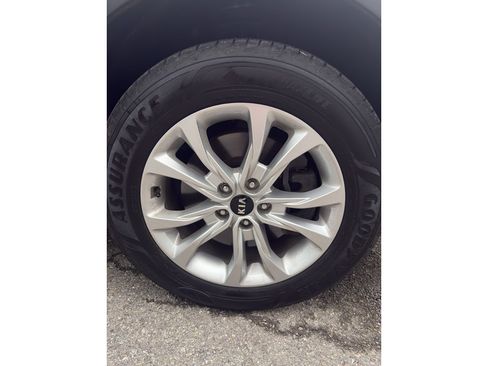 Used 2021 Kia Telluride LX FWD image 13