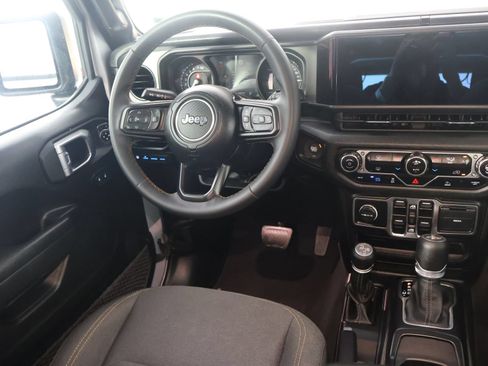 Used 2024 Jeep Wrangler Unlimited AWD/4WD image 24