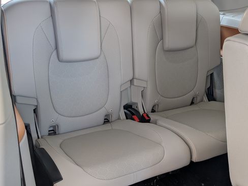 Used 2025 Volkswagen ID. Buzz 1st Edition RWD image 22
