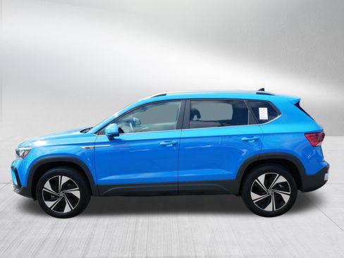 Certified 2023 Volkswagen Taos SE w/ Panoramic Sunroof Package AWD/4WD image 4