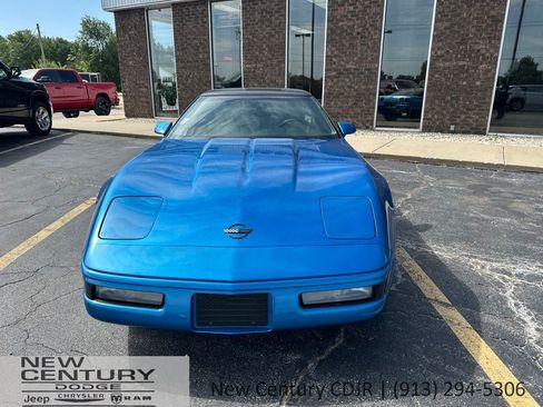 Used 1992 Chevrolet Corvette Coupe RWD image 3