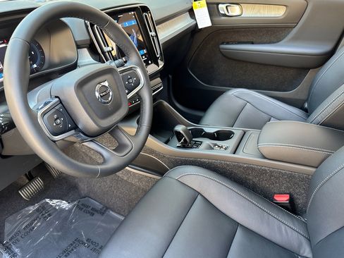 New 2025 Volvo XC40 B5 Core w/ Protection Package Premier image 8