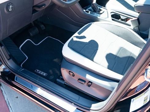 New 2026 Volkswagen Taos SE FWD image 28