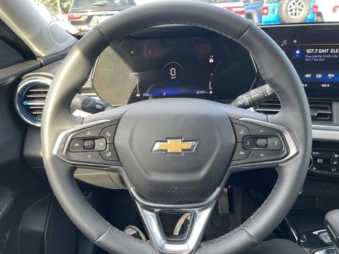 Used 2025 Chevrolet Trax LT w/ LT Convenience Package image 20