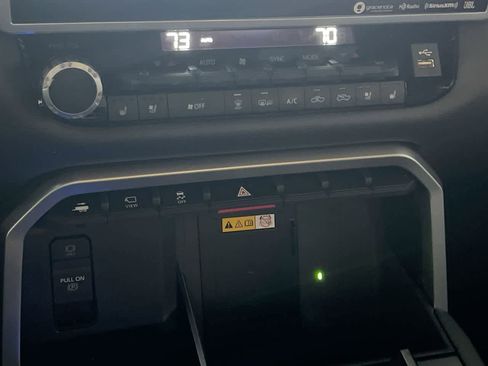 Used 2024 Toyota Tundra Platinum image 19