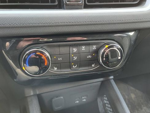 Used 2024 Chevrolet TrailBlazer LT w/ LT Cold Weather Package AWD/4WD image 15
