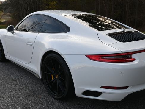 Certified 2018 Porsche 911 Carrera 4S image 6