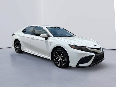 Used 2023 Toyota Camry SE FWD image 1