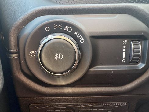 Used 2025 Jeep Wrangler Unlimited Rubicon w/ Convenience Group AWD/4WD image 29