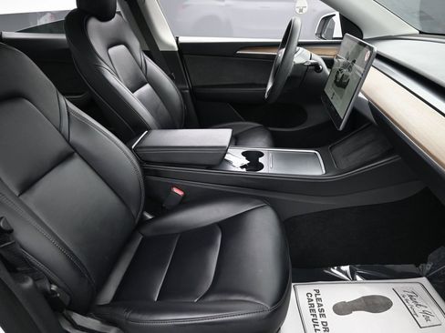 Used 2022 Tesla Model Y Long Range image 36