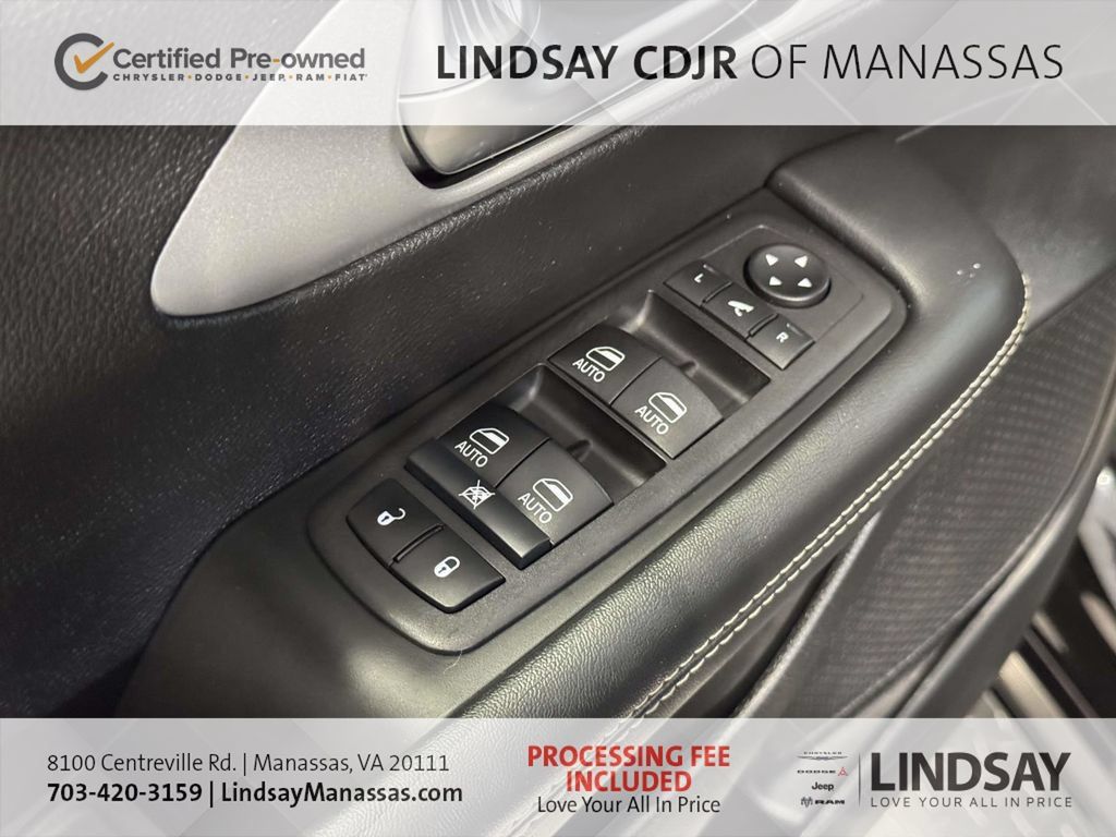 Certified 2025 Chrysler Pacifica Limited FWD image 29
