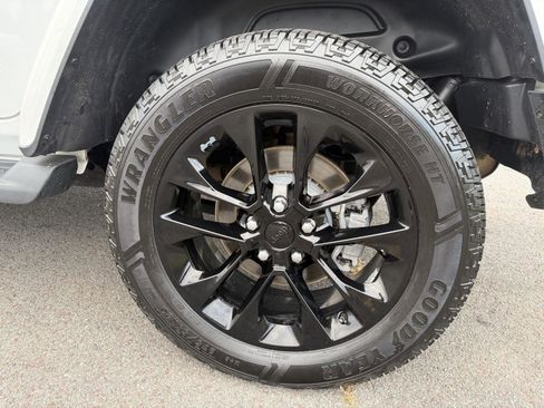 Used 2021 Jeep Wrangler Unlimited Sahara image 40