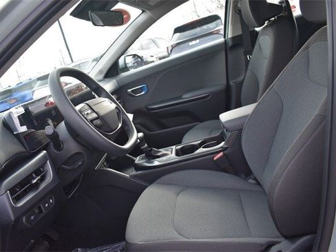 New 2025 Kia K4 LXS image 18