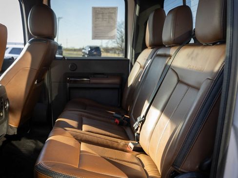 Used 2015 Ford F250 Platinum w/ FX4 Off-Road Package image 32