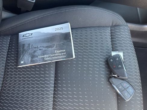 Used 2025 Chevrolet Equinox LT image 18