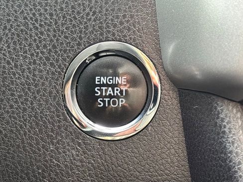 Used 2019 Toyota Highlander XLE image 14