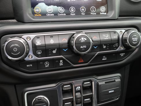 Used 2022 Jeep Wrangler Unlimited Sahara w/ LED Lighting Group AWD/4WD image 45