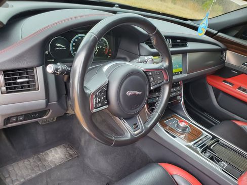 Used 2018 Jaguar XF First Edition image 29