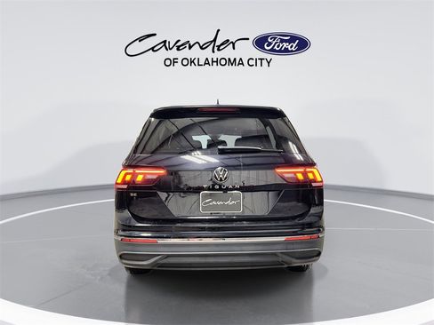 Used 2024 Volkswagen Tiguan SE image 7
