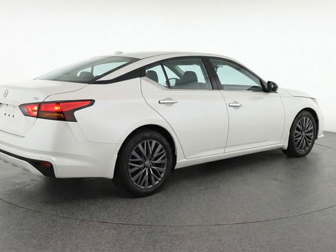 Used 2025 Nissan Altima 2.5 SV image 9