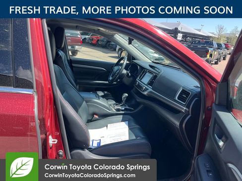 Used 2019 Toyota Highlander SE AWD/4WD image 14