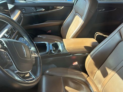 Used 2022 Lincoln Nautilus Reserve w/ Equipment Group 201A image 8