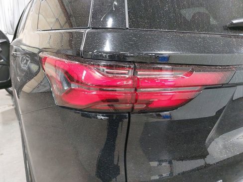 Used 2022 Chevrolet Traverse LT image 34