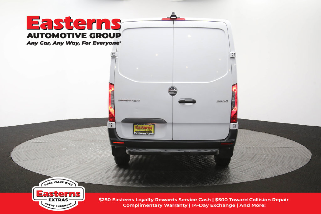 Used 2019 Freightliner Sprinter 2500 RWD image 33