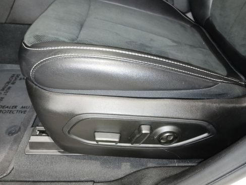 Used 2025 Jeep Grand Cherokee Altitude image 16