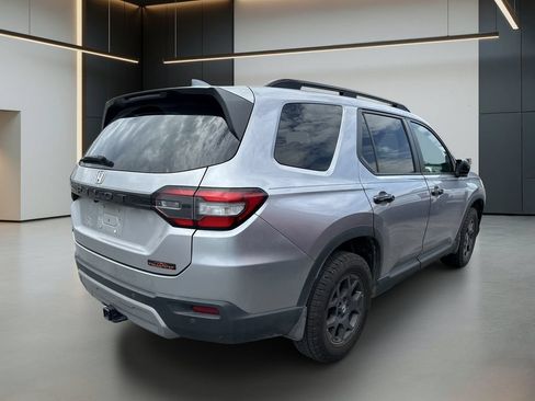 Used 2024 Honda Pilot TrailSport image 6
