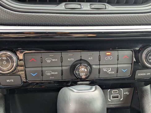 Used 2024 Jeep Compass Trailhawk image 20