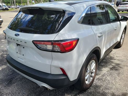 Used 2022 Ford Escape SE w/ Convenience Package FWD image 3
