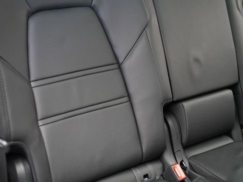 Used 2025 Porsche Cayenne GTS AWD/4WD image 40