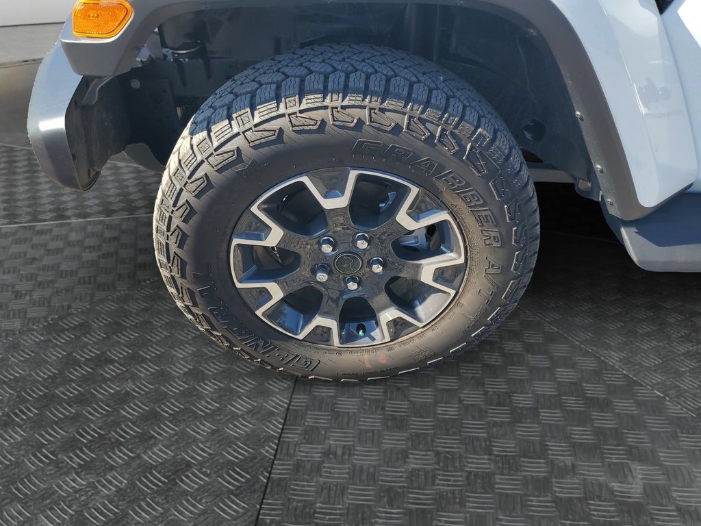 New 2025 Jeep Wrangler Unlimited Sahara AWD/4WD image 14