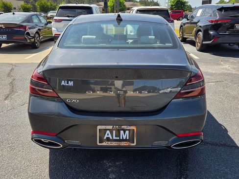 Used 2025 Genesis G70 2.5T RWD image 8