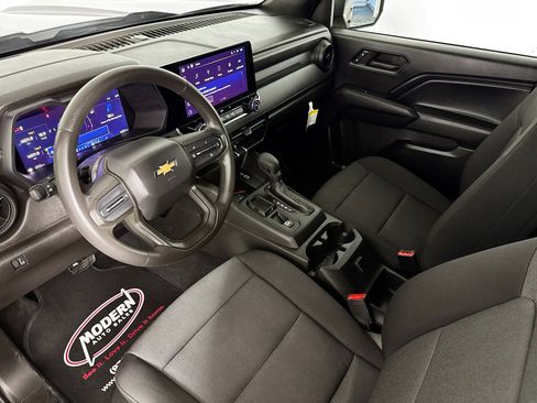 Used 2024 Chevrolet Colorado W/T image 5