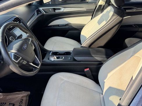 Used 2019 Ford Fusion SE w/ Equipment Group 151A FWD image 9