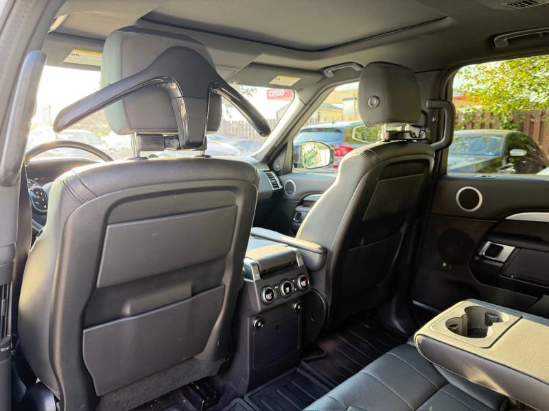 Used 2020 Land Rover Discovery Landmark AWD/4WD image 16