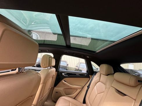 Used 2018 Porsche Macan w/ Premium Package Plus image 38