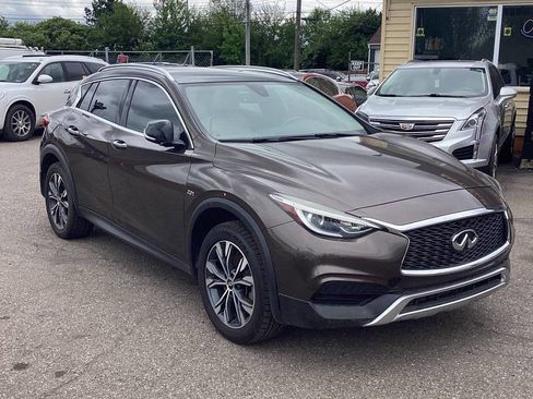 Used 2018 INFINITI QX30 AWD image 4